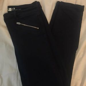 Black skinny pants with zipper detail